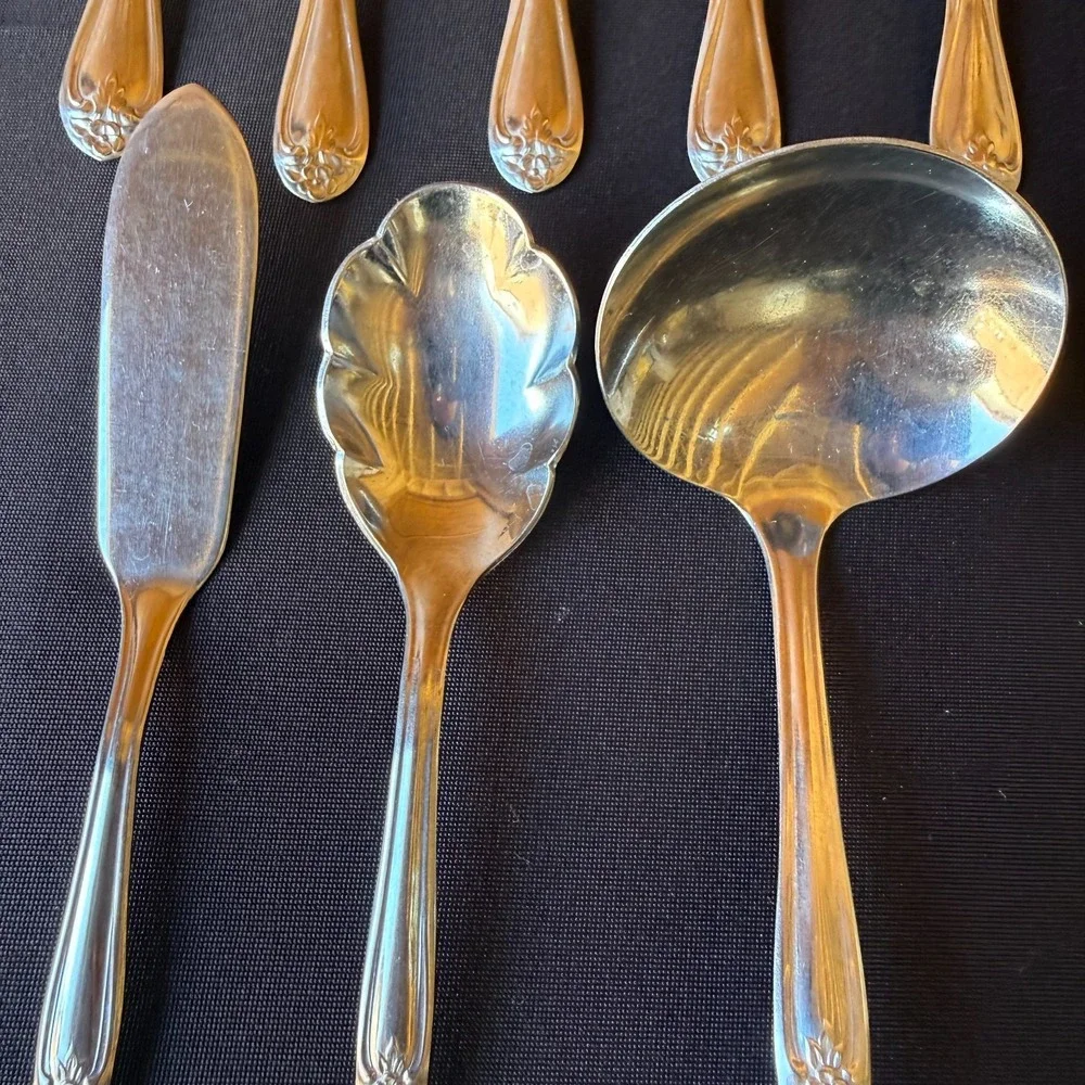 Vtg Superior Stainless USA 39 Pc Flatware Set Floral Pattern w‎ Serving